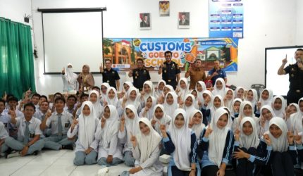 Direktorat Jenderal Bea dan Cukai melalui Bea Cukai Lhokseumawe menggelar program Customs Goes To School [CGTS] di SMA Negeri 1 Lhokseumawe, Senin 20 April 2026.