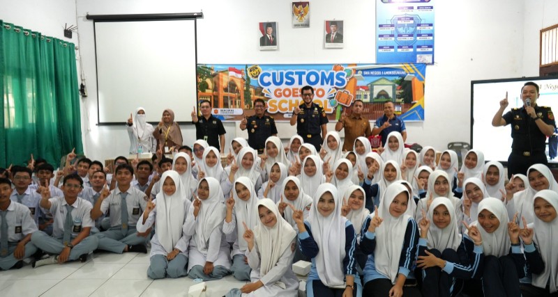 Direktorat Jenderal Bea dan Cukai melalui Bea Cukai Lhokseumawe menggelar program Customs Goes To School [CGTS] di SMA Negeri 1 Lhokseumawe, Senin 20 April 2026.