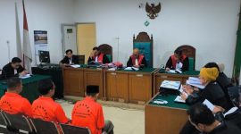 Sidang perkara dugaan Tindak Pidana Pencucian Uang [TPPU] yang bersumber dari kejahatan narkotika dengan terdakwa Sutarnedi alias Haji Sutar, Apri Maikel Jekson, dan Debyk kembali digelar di Pengadilan Negeri Palembang, Senin 20 April 2026, dengan agenda pembacaan nota pembelaan [pledoi].
