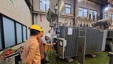 PT PLN [Persero] Unit Pelaksana Pelayanan Pelanggan [UP3] Palembang melaksanakan Factory Acceptance Test [FAT] Automatic Voltage Regulator [AVR] di pabrikan trafo PT Symphos Electric sebagai langkah strategis menjaga kestabilan tegangan listrik, khususnya di wilayah Kabupaten Banyuasin yang memiliki tantangan tegangan rendah.