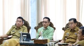 Wali Kota Palembang Ratu Dewa, memimpin langsung Rapat Kesiapsiagaan Kebakaran Hutan dan Lahan [Karhutla] di Rumah Dinas Wali Kota, Selasa 21 April 2026, pagi.