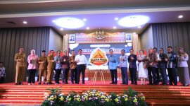 Gubernur Dr H Herman Deru saat membuka kegiatan Sultan Muda Xpora 2026 dalam rangka mengakselerasi ekspor Sumatera Selatan melalui penguatan Sultan Muda dan keuangan inklusif, di Kantor Otoritas Jasa Keuangan [OJK] Sumsel, Selasa 21 April 2026.