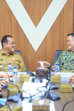 Sekda Edward Candra Bahas Strategi Penyelesaian Konflik Tenurial dalam Audiensi dengan TNI