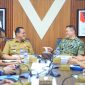 Sekretaris Daerah Provinsi Sumatera Selatan, Dr Drs H Edward Candra MH menerima audiensi Perwira Staf Ahli Tingkat III Bidang Politik dan Keamanan Nasional Panglima TNI, Mayjen TNI Budi Hariswanto, bersama tim dalam rangka pengumpulan data untuk penyusunan kajian strategi penyelesaian konflik tenurial pertahanan.