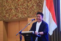 Gubernur Dr H Herman Deru saat memberikan sambutan dalam Seminar Desa Bersinar bagi kepala desa dan perangkat desa se-Kabupaten Musi Banyuasin [Muba] Tahun 2026 yang digelar Harian Sumatera Ekspres di Hotel Aryaduta, Rabu 22 April 2026, malam.