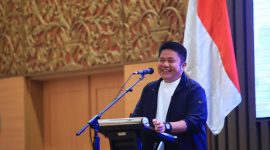 Gubernur Dr H Herman Deru saat memberikan sambutan dalam Seminar Desa Bersinar bagi kepala desa dan perangkat desa se-Kabupaten Musi Banyuasin [Muba] Tahun 2026 yang digelar Harian Sumatera Ekspres di Hotel Aryaduta, Rabu 22 April 2026, malam.