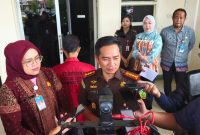 Kepala Kejari Palembang, Muhammad Ali Akbar SH MH memberikan keterangan pers soal Plea Bargaining pada Kamis 23 April 2026.