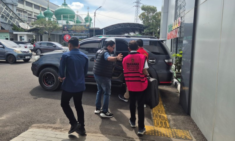 Kejaksaan Negeri [Kejari] Palembang resmi menerima pelimpahan tahap II berupa tersangka dan barang bukti dalam perkara dugaan tindak pidana korupsi dan penyalahgunaan wewenang pada Balai Pengamanan Fasilitas Kesehatan [BPFK] serta Unit Pelaksana Fungsional Pengamanan Fasilitas Kesehatan [UPF-PFK] Palembang.