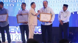 Bupati Asahan Terima Penghargaan dari Mendagri