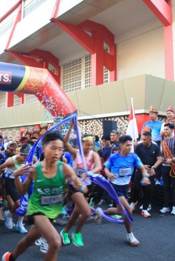 Sekda Sumsel Edward Candra Buka Sumsel Budaya Run 2026, Dorong Gaya Hidup Sehat dan Pelestarian Budaya
