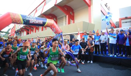 Sekretaris Daerah Provinsi Sumatera Selatan [Sekda Sumsel] Dr Drs H Edward Candra MH secara resmi membuka kegiatan Sumsel Budaya Run 2026 yang digelar di halaman depan Stadion Bumi Sriwijaya, Jumat 24 April 2026.