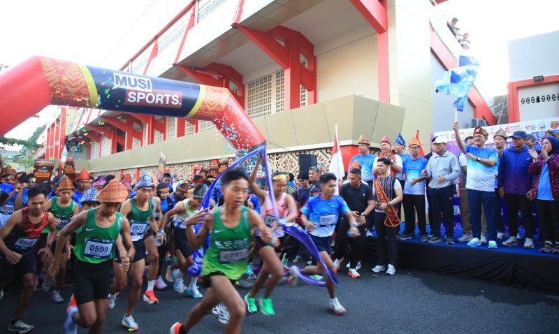 Sekretaris Daerah Provinsi Sumatera Selatan [Sekda Sumsel] Dr Drs H Edward Candra MH secara resmi membuka kegiatan Sumsel Budaya Run 2026 yang digelar di halaman depan Stadion Bumi Sriwijaya, Jumat 24 April 2026.