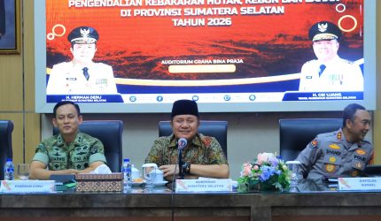 Gubernur Sumsel Dr H Herman Deru saat membuka Rapat Koordinasi Pengendalian Karhutbunla di Auditorium Pemprov Sumsel, Jumat 24 April 2026, siang.