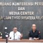 Kepala Kejari Sumsel Dr Ketut Sumedana memberikan keterangan pers soal penanganan dua perkara sekaligus dalam satu hari soal obstruction of justice hingga korupsi KUR pada Selasa 28 April 2026.