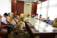 Pemerintah Kota [Pemkot] Prabumulih mengikuti Rapat Koordinasi [Rakor] Pengendalian Inflasi Tahun 2026 yang dirangkaikan dengan pembahasan evaluasi dukungan pemerintah daerah dalam Program 3 Juta Rumah serta sosialisasi penyelenggaraan Jaminan Produk Halal.