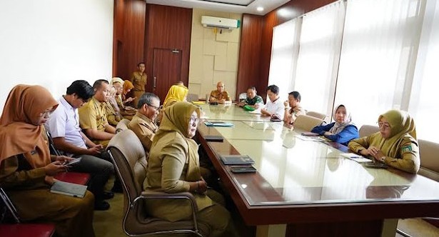 Pemerintah Kota [Pemkot] Prabumulih mengikuti Rapat Koordinasi [Rakor] Pengendalian Inflasi Tahun 2026 yang dirangkaikan dengan pembahasan evaluasi dukungan pemerintah daerah dalam Program 3 Juta Rumah serta sosialisasi penyelenggaraan Jaminan Produk Halal.
