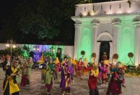 Komunitas Seniman Tari Sumatera Selatan [KASTA Sumsel] kembali menghadirkan peringatan Hari Tari Dunia melalui sebuah pertunjukan kolosal bertajuk “Gaung Genderang Darussalam” digelar di kawasan Lawang Borotan pada Selasa 28 April 2026.