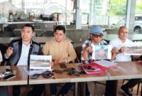 Kuasa Hukum Lahmudin, Suwito Winoto SH MH, bersama Desri Nago SH, beserta rekan sejawat memberikan keterangan pers soal konflik sengketa agraria pada Kamis 30 April 2026.
