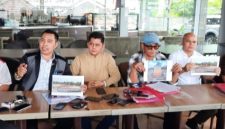 Kuasa Hukum Lahmudin, Suwito Winoto SH MH, bersama Desri Nago SH, beserta rekan sejawat memberikan keterangan pers soal konflik sengketa agraria pada Kamis 30 April 2026.