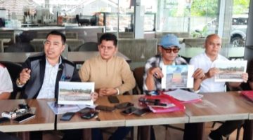 Kuasa Hukum Lahmudin, Suwito Winoto SH MH, bersama Desri Nago SH, beserta rekan sejawat memberikan keterangan pers soal konflik sengketa agraria pada Kamis 30 April 2026.