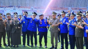 Dr Herman Deru, didampingi Wakil Gubernur H Cik Ujang, menghadiri puncak peringatan HUT ke-107 Damkar, HUT ke-76 Satpol PP, dan HUT ke-64 Satlinmas yang dipusatkan di Stadion Gelora Sriwijaya, Jakabaring Sport City, Rabu 30 April 2026, pagi.
