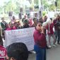 Aksi unjuk rasa puluhan masaa dari Komunitas Mahasiswa Papua Sriwijaya [KOMPAS] di depan Kantor DPRD Sumatera Selatan [Sumsel] pada Selasa 7 April 2026.