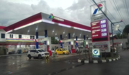 SPBU 24.301.192 berlokasi di depan Hubdam mengarah ke Bukit Palembang. [Foto: WIDEAZONE.com-AbV]