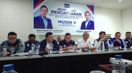 Ketua OC Musda Demokrat Sumsel MF Ridho bersama Perwakilan BPOKK DPP Demokrat Rocky Amu, M Simanjuntak, Panti Silaban memberikan keterangan pers soal persiapan Musda Demokrat Sumsel dijadwalkan pada 30 April 2026 mendatang.