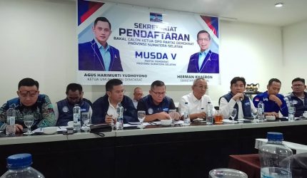 Ketua OC Musda Demokrat Sumsel MF Ridho bersama Perwakilan BPOKK DPP Demokrat Rocky Amu, M Simanjuntak, Panti Silaban memberikan keterangan pers soal persiapan Musda Demokrat Sumsel dijadwalkan pada 30 April 2026 mendatang.