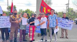 JAKOR Sumsel saat menyerahkan laporan kepada Kasi Penkum Kejati Sumsel Vanny Yulia Eka Sari pada Jumat 17 April 2026.