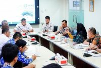 Wakil Wali Kota Prabumulih, Franky Nasril SKom MM, didampingi jajaran Perumda Tirta Prabujaya, Bagian Hukum, serta Bagian Ekonomi Setda Kota Prabumulih, menghadiri kunjungan kerja dan koordinasi bersama Direksi dan Manajemen Perumda Tirta Musi Palembang.