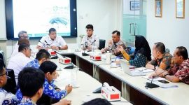 Wakil Wali Kota Prabumulih, Franky Nasril SKom MM, didampingi jajaran Perumda Tirta Prabujaya, Bagian Hukum, serta Bagian Ekonomi Setda Kota Prabumulih, menghadiri kunjungan kerja dan koordinasi bersama Direksi dan Manajemen Perumda Tirta Musi Palembang.