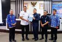 Wakil Wali Kota [Wawako] Prabumulih, Franky Nasril SKom MM, menghadiri Rapat Koordinasi [Rakor] Pendataan dan Validasi Kendaraan Bermotor Terpadu di seluruh wilayah Kota Prabumulih. Kegiatan tersebut berlangsung di Ruang Rapat Lantai I, Gedung Pemerintah Kota Prabumulih, Kamis 23 April 2026.