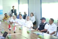 Gubernur Sumsel Dr H Herman Deru saat mendampingi Menteri Koordinator [Menko] Bidang Pangan RI, Zulkifli Hasan, meninjau pembangunan PSEL di PT Indo Green Power, Jumat 1 Mei 2026.