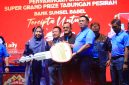 Pemprov Sumsel bersama Bank Sumsel Babel memperkuat kolaborasi dalam mendorong pertumbuhan ekonomi daerah melalui penyelenggaraan Undian Super Grand Prize Tabungan Pesirah Tahun 2026 yang digelar di Stadion Gelora Sriwijaya Jakabaring, Palembang, Sabtu 2 Mei 2026.