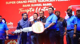 Pemprov Sumsel bersama Bank Sumsel Babel memperkuat kolaborasi dalam mendorong pertumbuhan ekonomi daerah melalui penyelenggaraan Undian Super Grand Prize Tabungan Pesirah Tahun 2026 yang digelar di Stadion Gelora Sriwijaya Jakabaring, Palembang, Sabtu 2 Mei 2026.