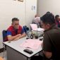 Pada Senin 4 Mei 2026, Jaksa Penuntut Umum Bidang Tindak Pidana Khusus Kejaksaan Negeri Ogan Komering Ilir [JPU Tipikor OKI] melaksanakan penyerahan tersangka dan barang bukti [Tahap II] dalam perkara dugaan korupsi pembiayaan Kredit Usaha Rakyat [KUR], Senin 4 Mei 2026.