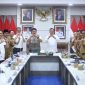 Gubernur Sumsel Dr H Herman  Deru saat memimpin Rapat Koordinasi [Rakor] penanganan genangan dan banjir di Ruang Rapat Bina Praja, Senin 4 Mei 2026.