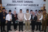 Sekretaris Daerah Provinsi Sumatera Selatan, Dr Drs H Edward Candra MH, bersama Menteri Haji dan Umrah Republik Indonesia, KH Moch Irfan Yusuf, meninjau langsung kesiapan keberangkatan jemaah haji Kloter PLM 10 yang mulai memasuki Asrama Haji Palembang, Senin 4 Mei 2026.