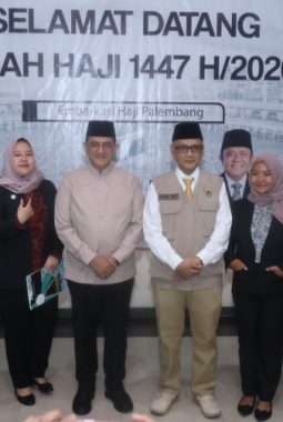 Sekda Edward Candra Pastikan Pelayanan Maksimal, Dampingi Menteri Haji Tinjau Jamaah Kloter PLM 10