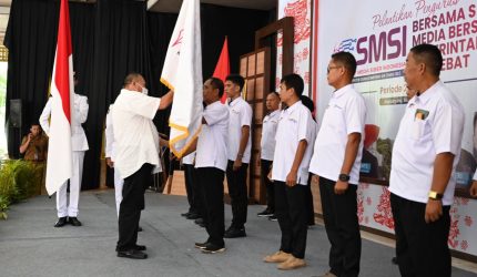 Ketua SMSI Sumsel Jon Heri resmi melantik kepengurusan SMSI Kabupaten OKI masa bakti 2026-2029, di Pendopoan Rumah Dinas Bupati OKI pada Selasa 5 Mei 2026.