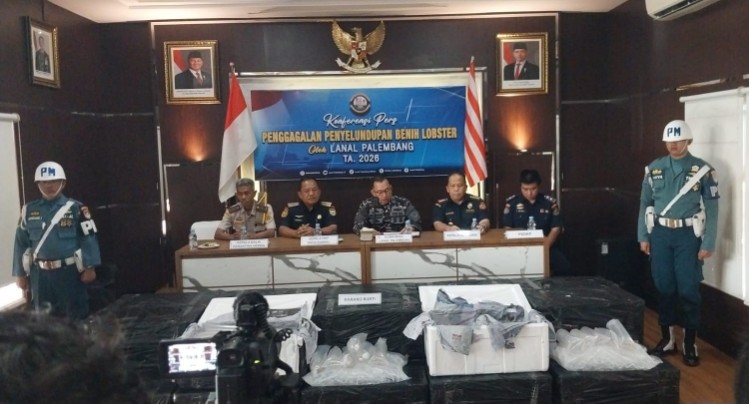 Lanal Palembang memberikan keterangan pers soal digagalkannya penyelundupan BBL senilai Rp6,25 Miliar, Selasa 5 Mei 2026.