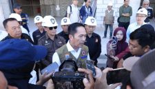 Wali Kota Palembang Ratu Dewa saat diwawancarai soal PSEL Keramasan, Rabu 6 Mei 2026.