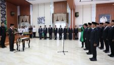 Sebanyak 19 Pejabat Pemerintah Kota [Pemkot] Palembang dari eselon II, III hingga IV resmi dilantik Wali Kota Ratu Dewa didampingi Wakil Wali Kota Prima Salam pada Rabu 6 Mei 2026, berlangsung di rumah dinas Wali Kota Palembang Jalan Tasik.