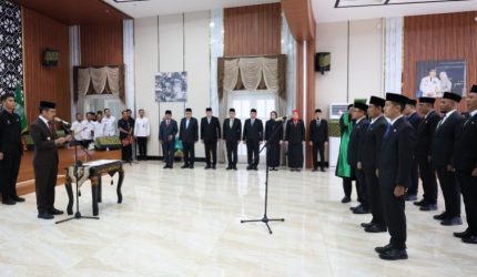 Sebanyak 19 Pejabat Pemerintah Kota [Pemkot] Palembang dari eselon II, III hingga IV resmi dilantik Wali Kota Ratu Dewa didampingi Wakil Wali Kota Prima Salam pada Rabu 6 Mei 2026, berlangsung di rumah dinas Wali Kota Palembang Jalan Tasik.
