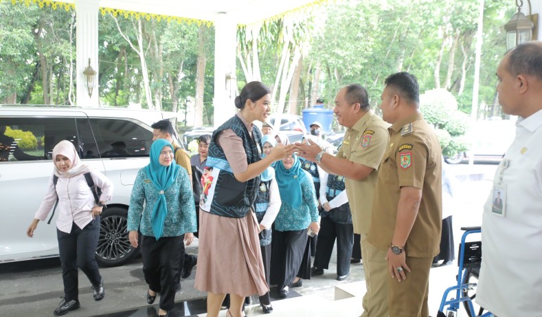 Tim Penggerak Pemberdayaan dan Kesejahteraan Keluarga [TP-PKK] Provinsi Sumatera Utara melaksanakan kegiatan Bakti Sosial di Kabupaten Asahan.
