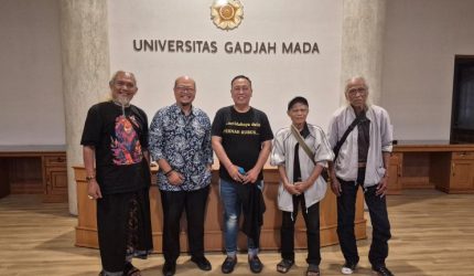 Bambang Oeban untuk menggelar peluncuran dua buku antologi puisi karya penyair nasional Joko Pranoto pantas mendapat apresiasi tertinggi.