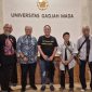 Bambang Oeban untuk menggelar peluncuran dua buku antologi puisi karya penyair nasional Joko Pranoto pantas mendapat apresiasi tertinggi.