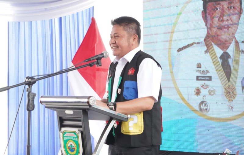 Gubernur Sumatera Selatan [Sumsel], Dr H Herman Deru, saat meluncurkan Gerakan Rutilahu di Kelurahan 11 Ulu, Kecamatan Seberang Ulu II, Selasa 5 Mei 2026, pagi.