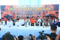 Gubernur Sumatera Selatan [Sumsel] Dr H Herman Deru mendampingi Menteri Koordinator Bidang Politik dan Keamanan [Menko Polkam] RI, Jenderal TNI [Purn] Djamari Chaniago, dalam konferensi pers usai apel Kesiapsiagaan Karhutla 2026.
